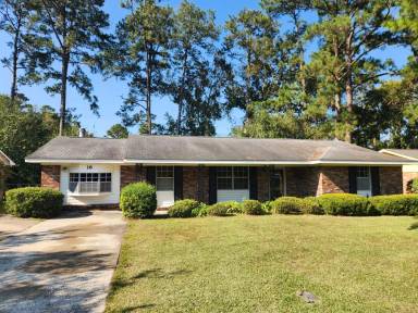 Main picture of 16 Canterbury Cir