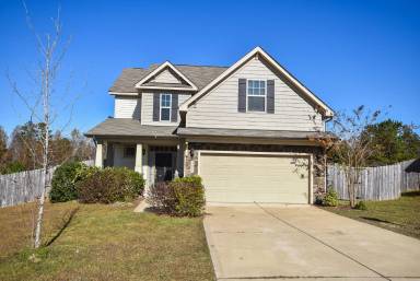 Main picture of 323 River Oak St