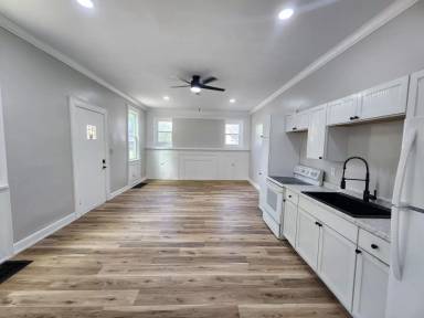 Main picture of 1000 S 8th St