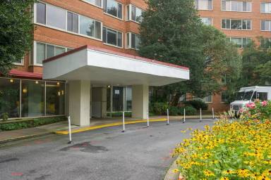 Main picture of 4000 Tunlaw Condo