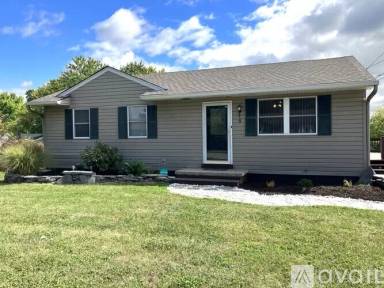 Main picture of 8 Lakeview Dr