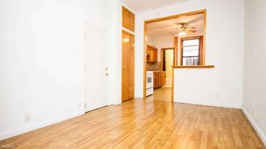 Main picture of 1912 Bleecker St