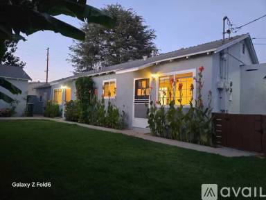 Main picture of 1810 W Victory Blvd