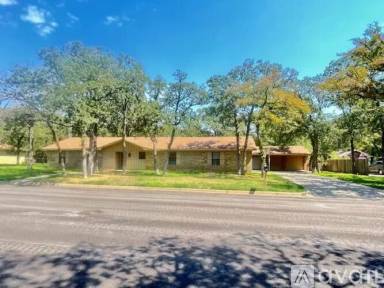 Main picture of 108 Oak Forest Dr