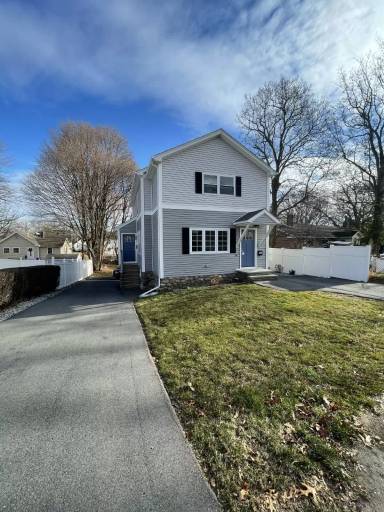 Main picture of 14 Edgemere Blvd