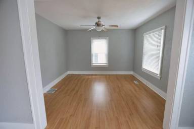 Main picture of 829 Flat St NE