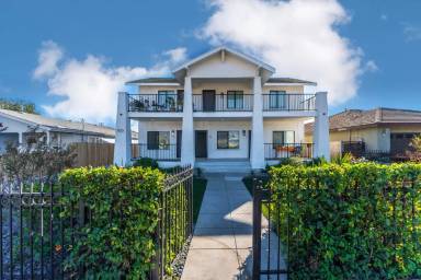 Main picture of 823 W Orange St