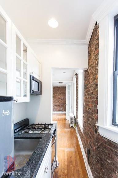 Main picture of 432 E 13th St
