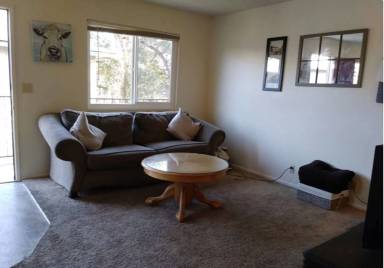 Main picture of 621 W 7th St
