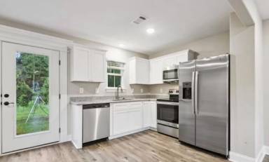 Main picture of 13377 Kelly St