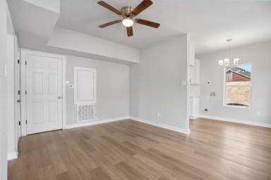 Main picture of 1115 Hogan St