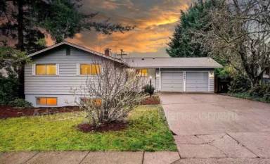 Main picture of 3840 NW Lincoln Ave