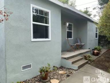 Main picture of 2825 Moss Ave