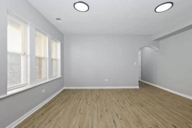 Main picture of 8012 S Ashland Ave