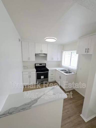 Main picture of 731 E Windsor Rd