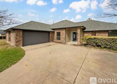 Main picture of 208 E Nakoma