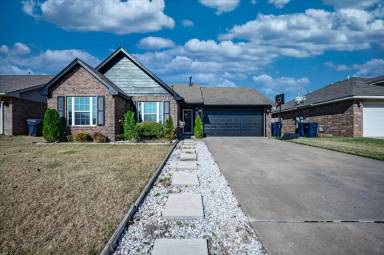 Main picture of 8601 SW 45th Ter