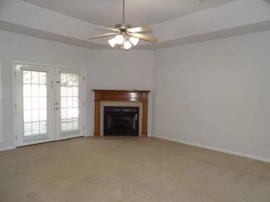 Main picture of 213 Stratford Ln