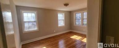 Main picture of 7611 Main St