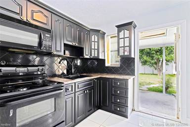 Main picture of 1455 NE 154th St