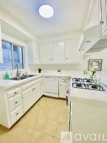 Main picture of 224 W Franklin Ave