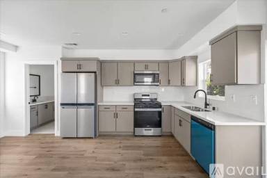 Main picture of 858 N Hudson Ave