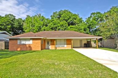 Main picture of 836 E Versailles Dr