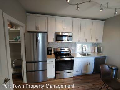 Main picture of 641 Commercial St