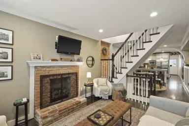 Main picture of 425 E Gittings St