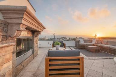 Main picture of 810 Manhattan Ave