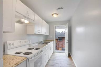 Main picture of 615 Oliver St NW