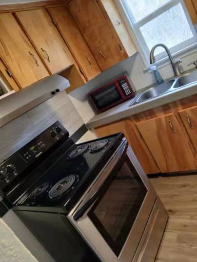 Main picture of 947 W Center St
