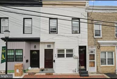 Main picture of 48 W Atlantic Ave