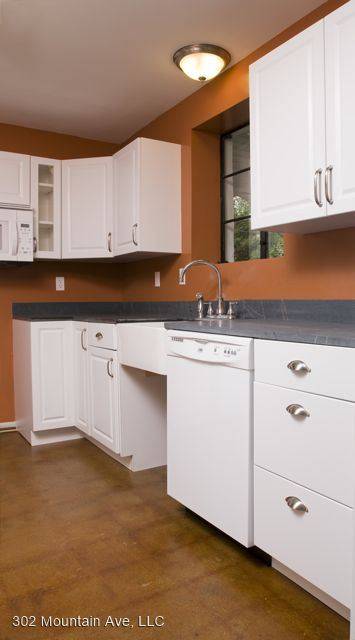 Main picture of 302 Mountain Ave SW