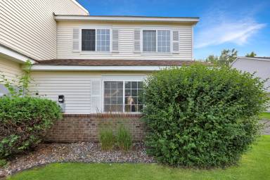 Main picture of 15619 Finch Ave