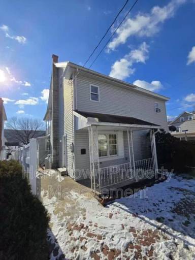 Main picture of 352 W Broad St