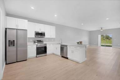 Main picture of 8592 Dinnano St