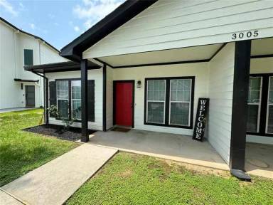 Main picture of 3005 Bolt St