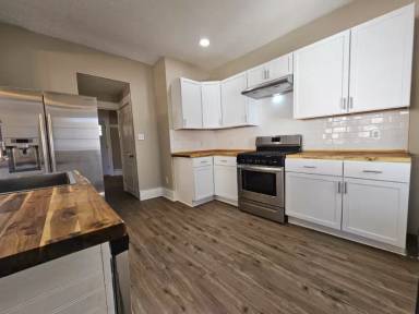 Main picture of 900 Penn Ave