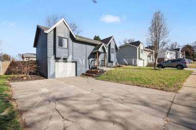 Main picture of 8513 S 143rd St