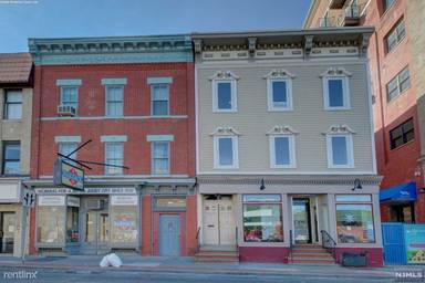 Main picture of 763 Montgomery St