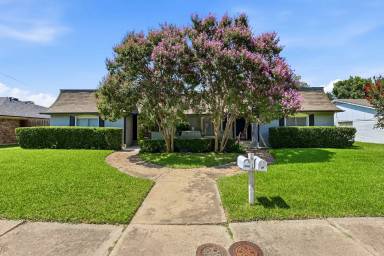 Main picture of 7747 Dentcrest Dr