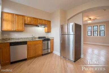 Main picture of 894-896 Green Bay Rd