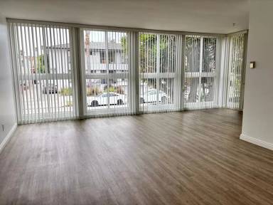 Main picture of 928 S Sherbourne Dr