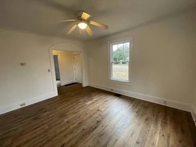 Main picture of 1521 Kings Rd