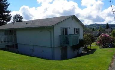 Main picture of 405 E Broadway Ave