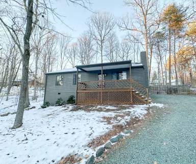 Main picture of 8 Barkley Ln