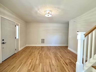 Main picture of 2115 N Harding St