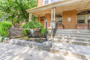 Main picture of 305 S 41st St