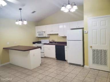 Main picture of 2519 Oak St
